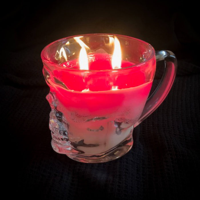 skull mug candle red, lit